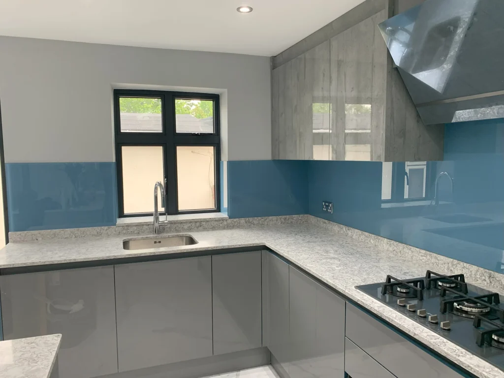 IM GLASS SPLASHBACK INSTALLATION
