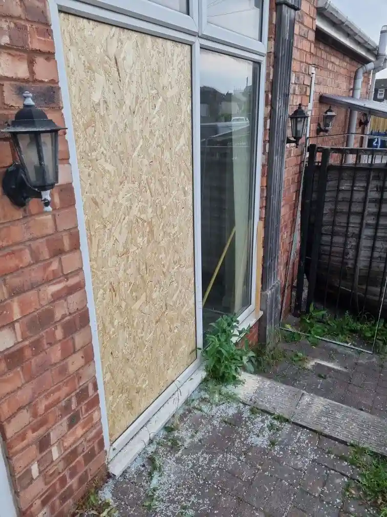 emergency boarding im glass