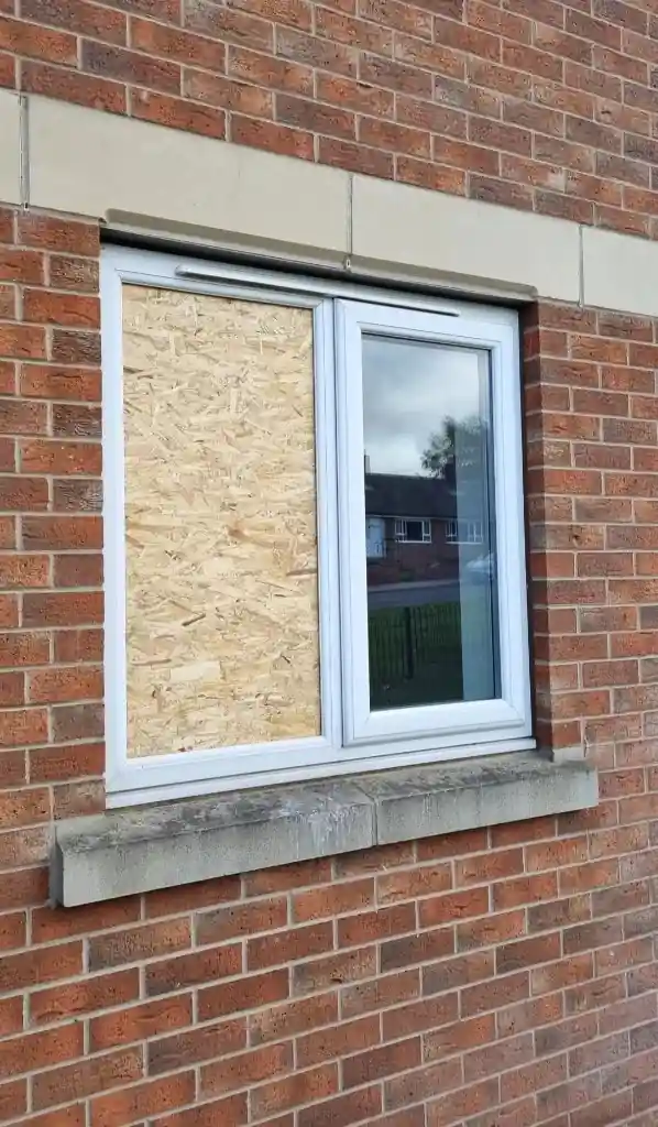 emergency boarding im glass